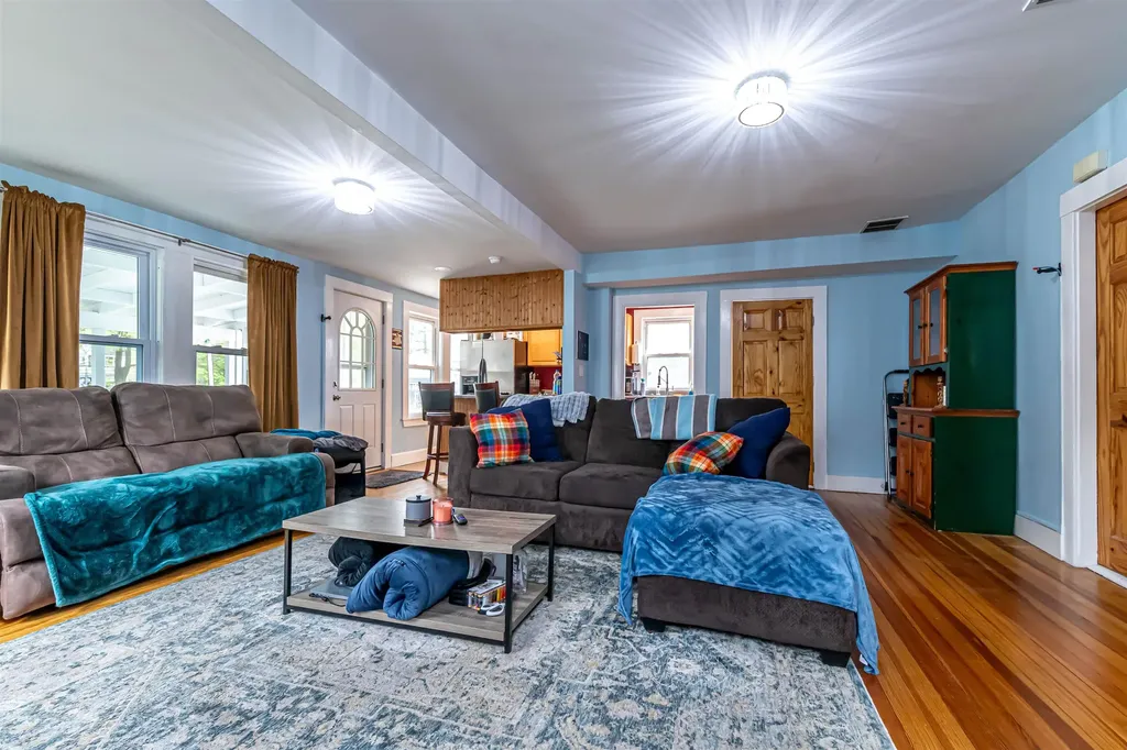 2 Carver Street Nashua NH 03064