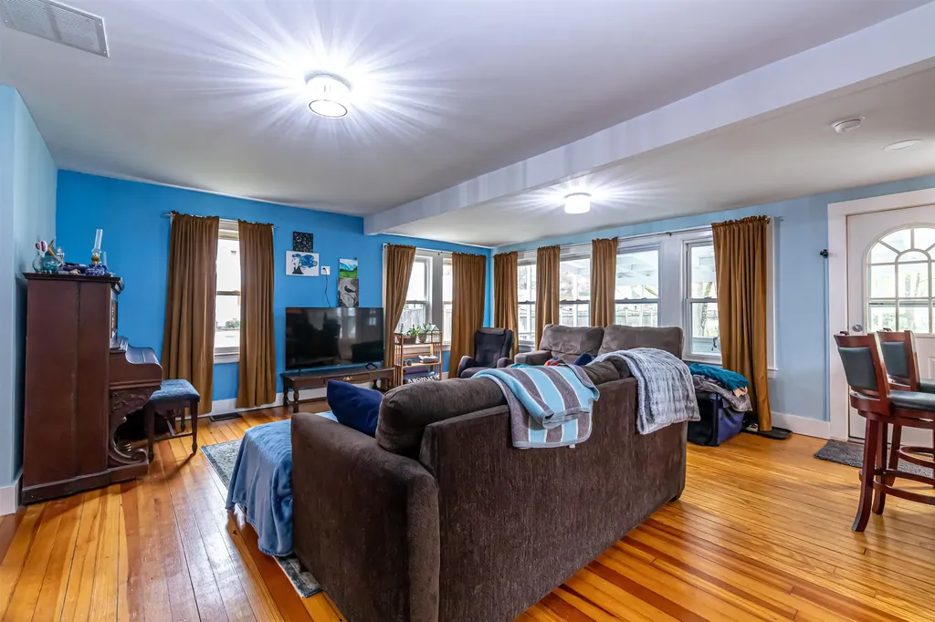 2 Carver Street Nashua NH 03064