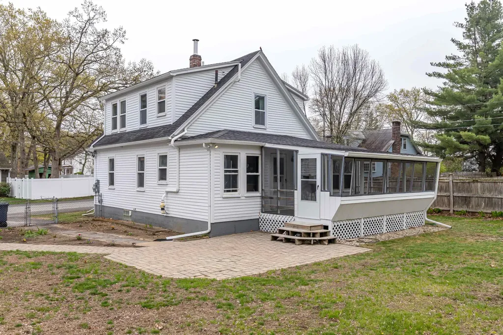 2 Carver Street Nashua NH 03064