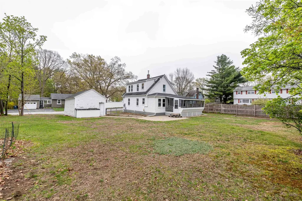 2 Carver Street Nashua NH 03064