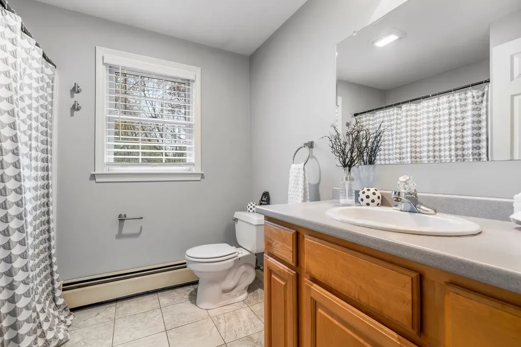 15 Springwood Drive Hooksett NH 03106