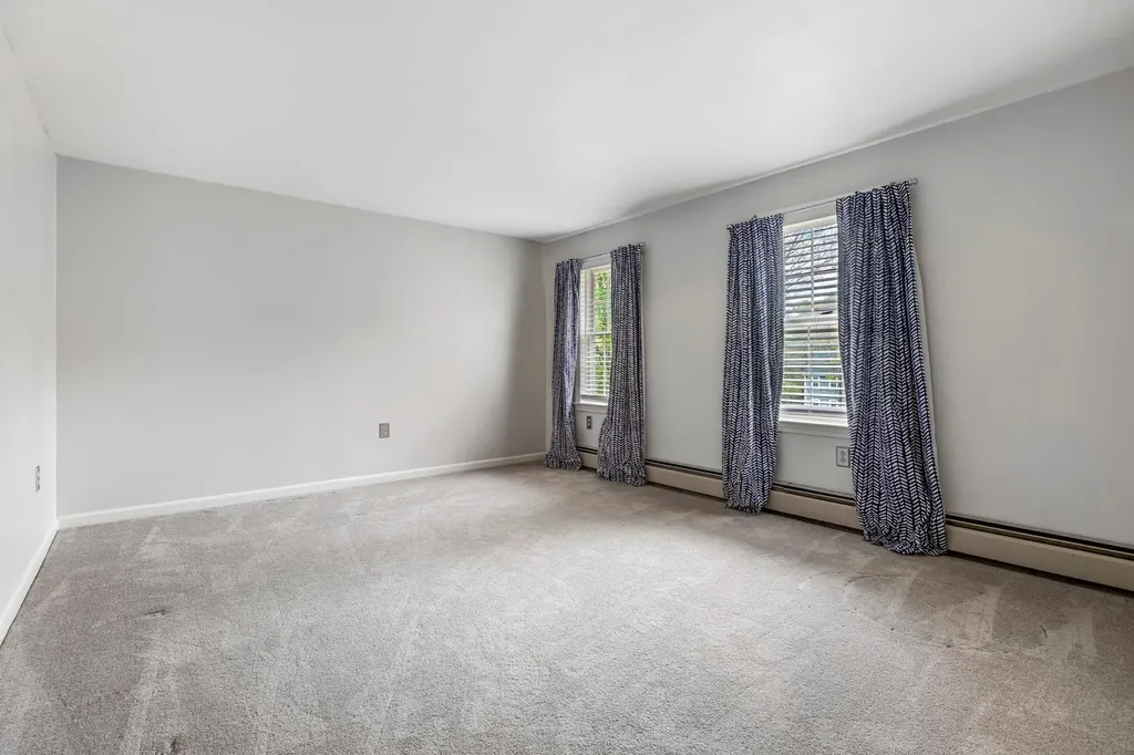 15 Springwood Drive Hooksett NH 03106