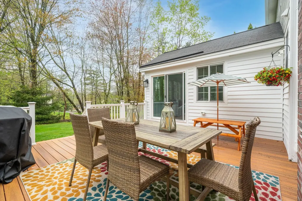 15 Springwood Drive Hooksett NH 03106
