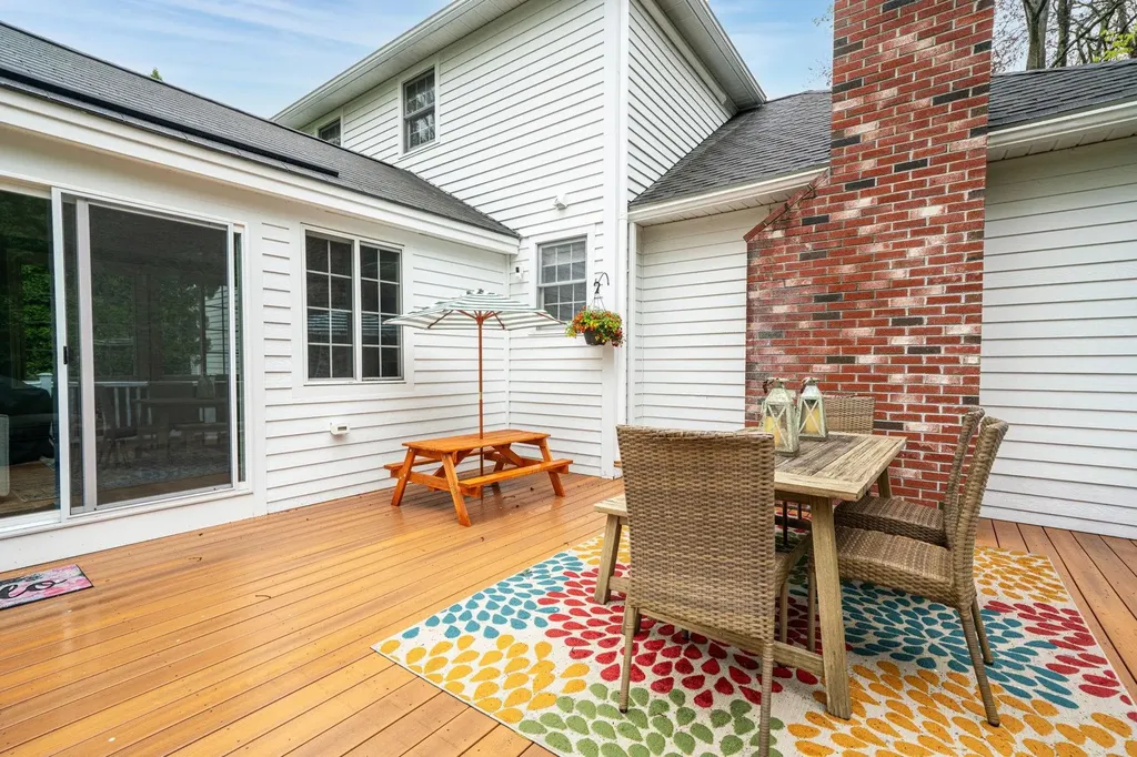 15 Springwood Drive Hooksett NH 03106