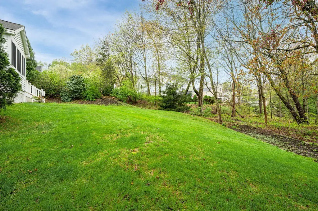 15 Springwood Drive Hooksett NH 03106