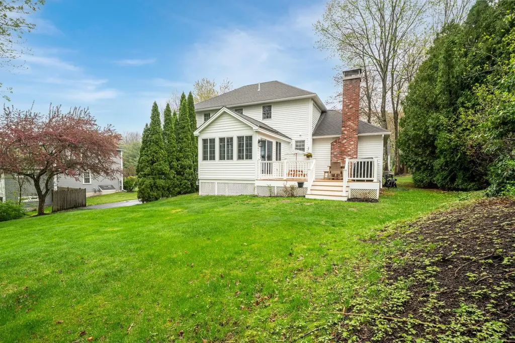 15 Springwood Drive Hooksett NH 03106