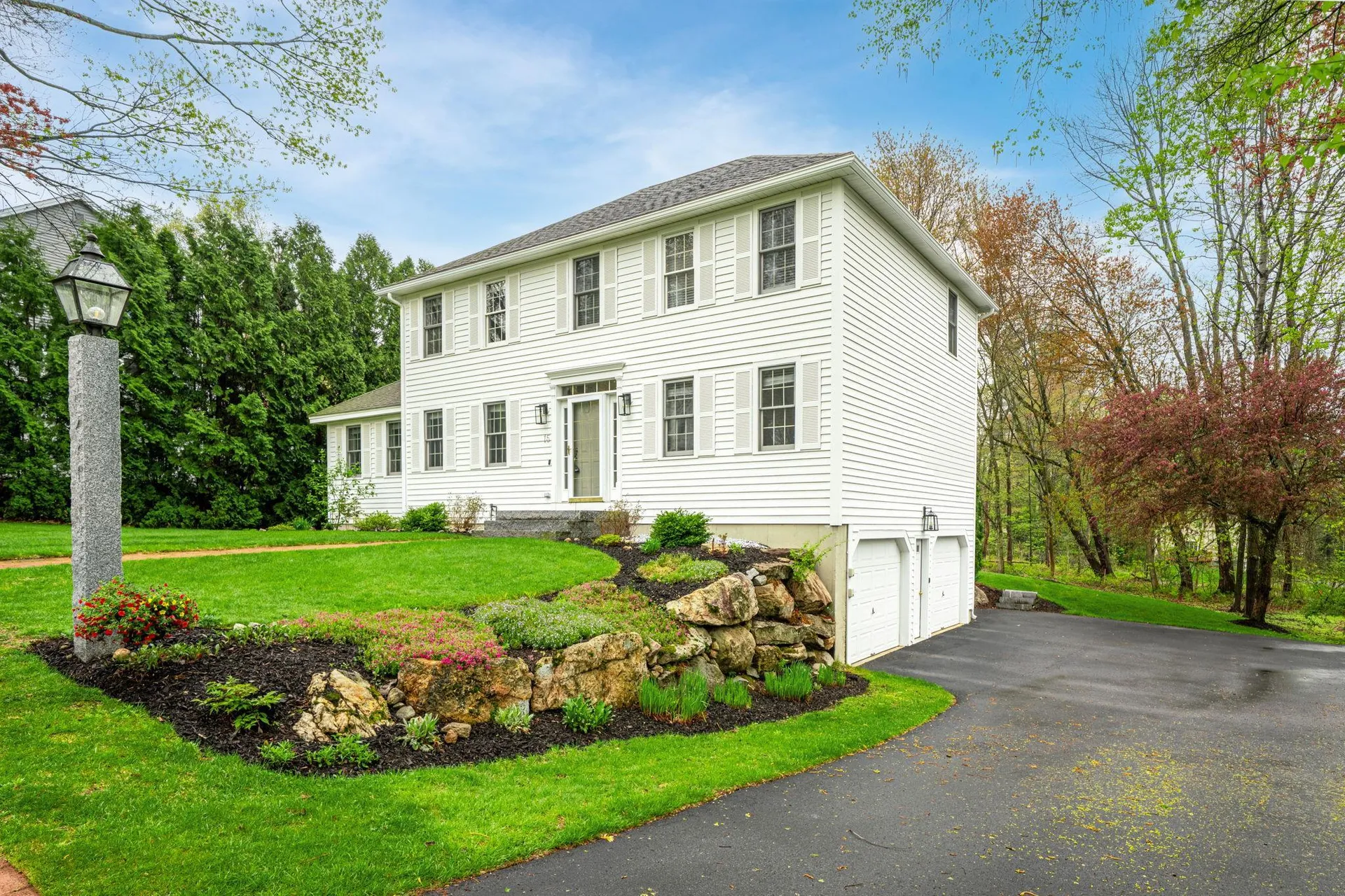 15 Springwood Drive Hooksett NH 03106