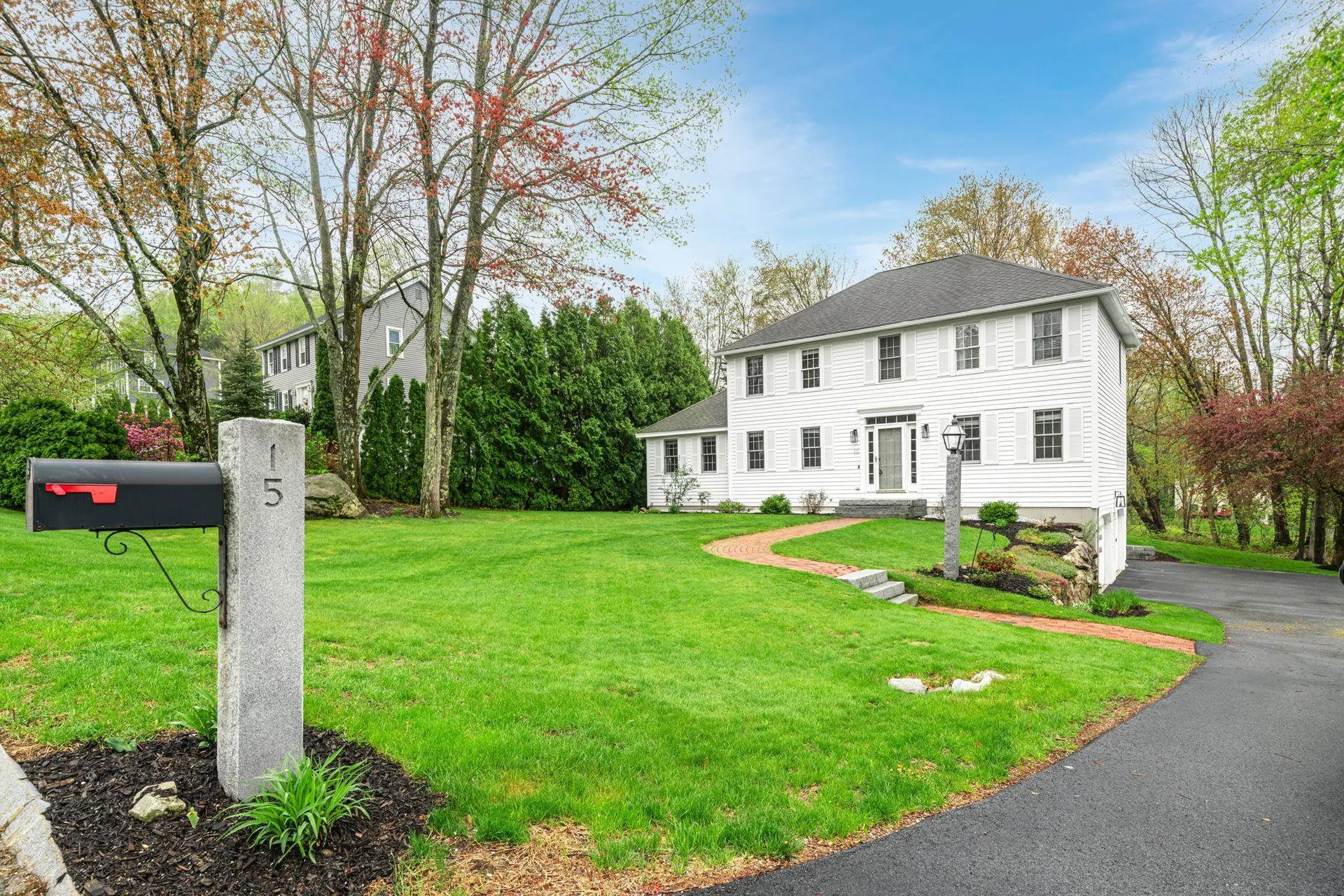 15 Springwood Drive Hooksett NH 03106