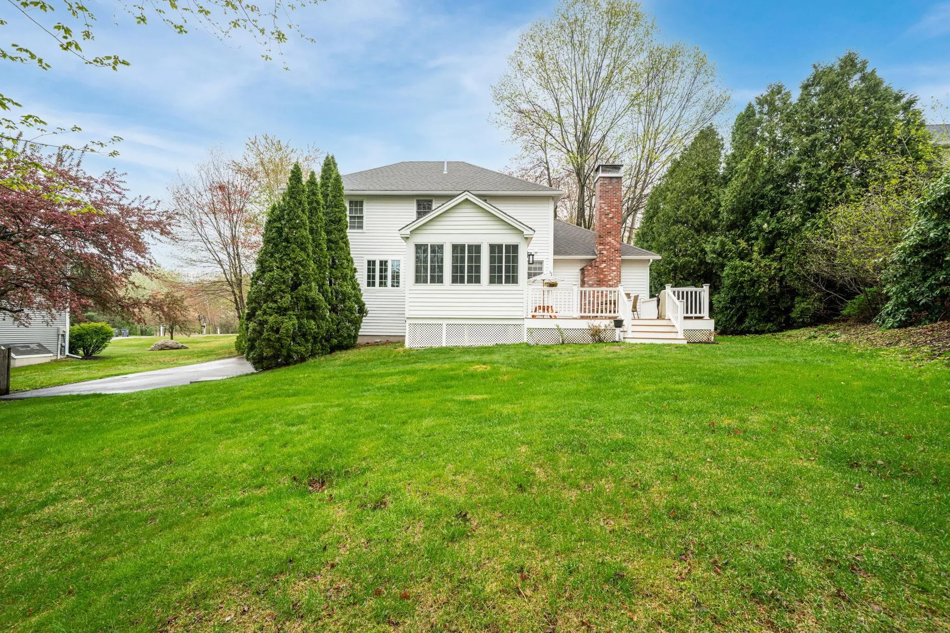 15 Springwood Drive Hooksett NH 03106