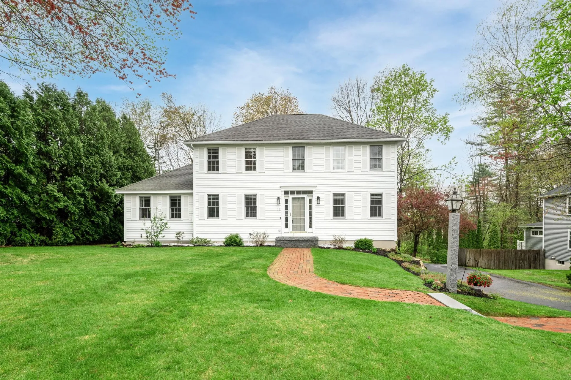 15 Springwood Drive Hooksett NH 03106