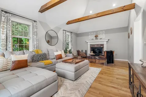 15 Springwood Drive Hooksett NH 03106