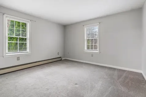 15 Springwood Drive Hooksett NH 03106