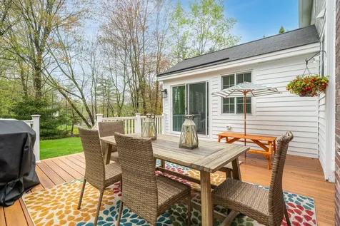 15 Springwood Drive Hooksett NH 03106