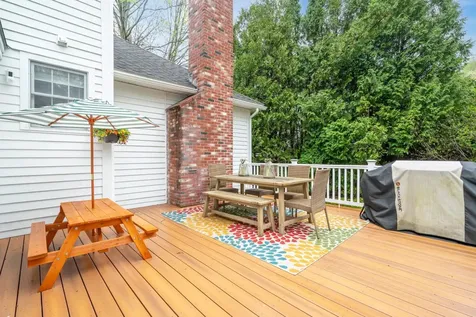 15 Springwood Drive Hooksett NH 03106