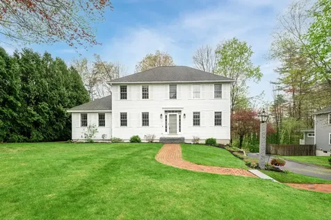 15 Springwood Drive Hooksett NH 03106
