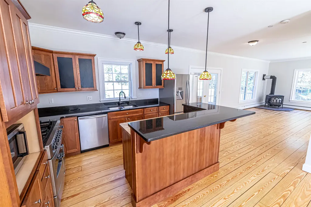 59 Monadnock Lane Peterborough NH 03458