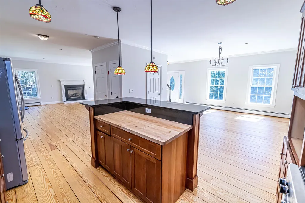 59 Monadnock Lane Peterborough NH 03458