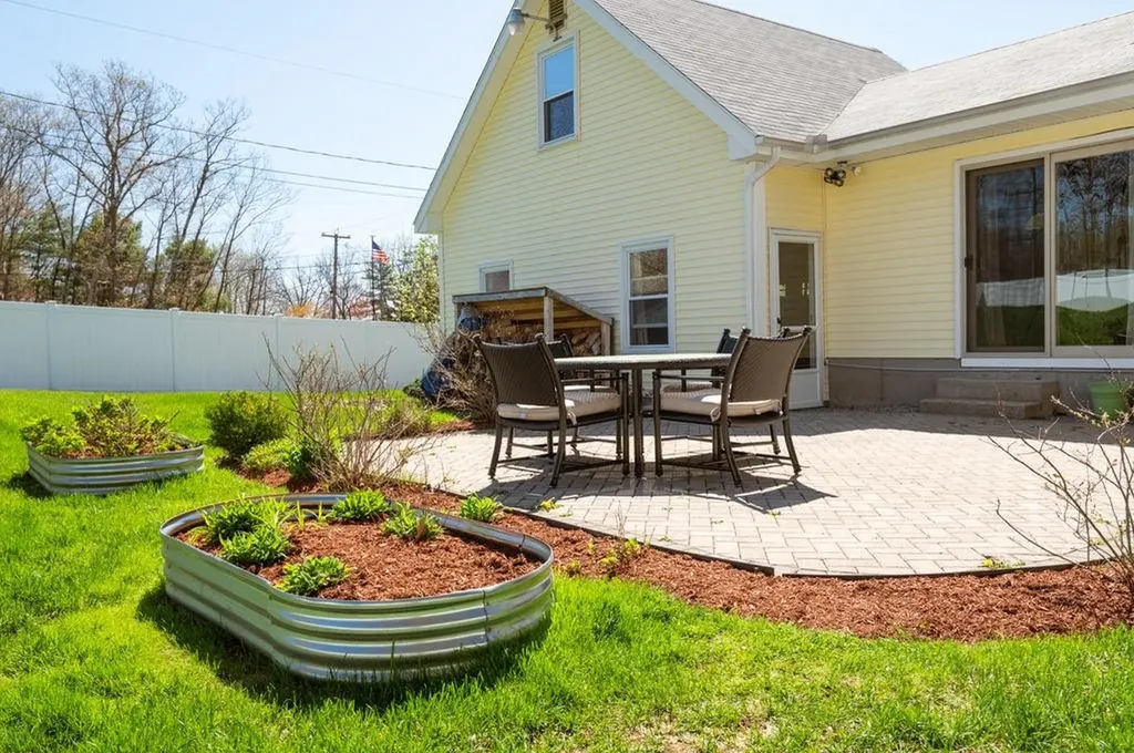 438 Manchester Road Auburn NH 03032