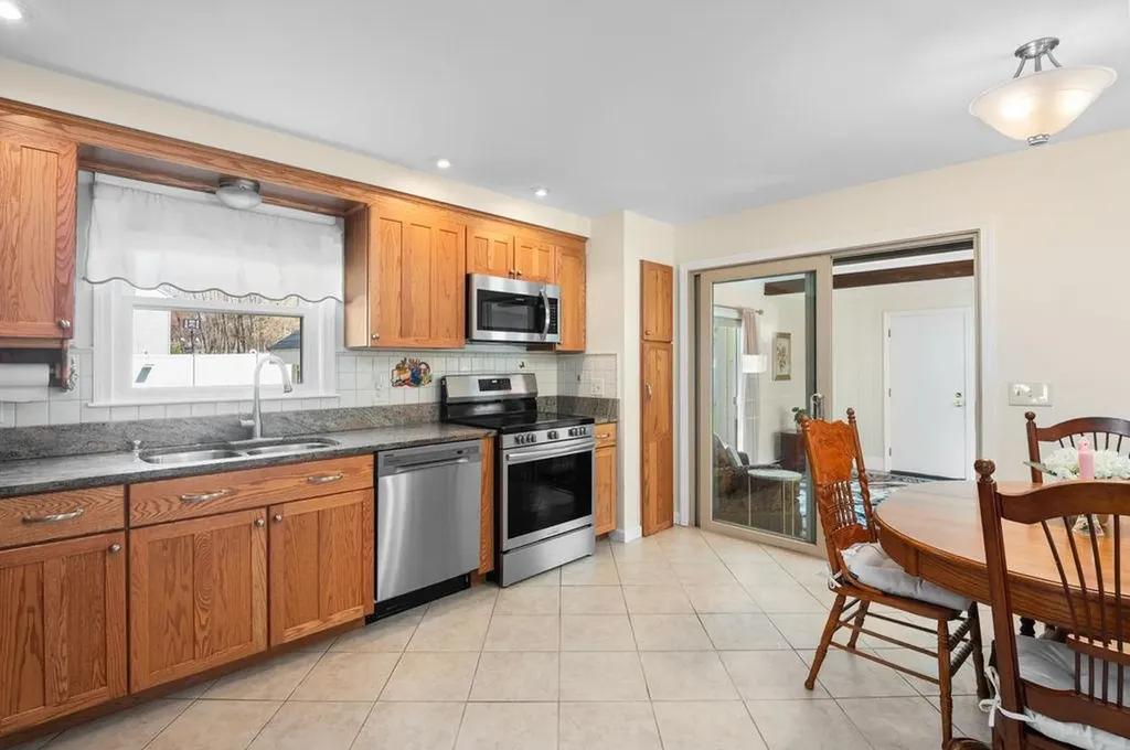 438 Manchester Road Auburn NH 03032