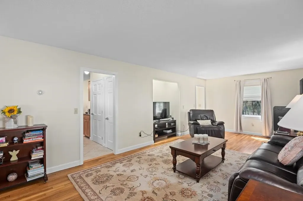 438 Manchester Road Auburn NH 03032