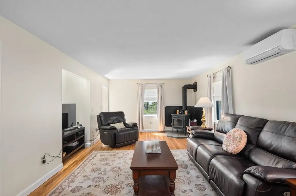 438 Manchester Road Auburn NH 03032