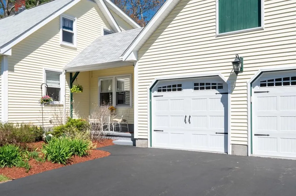 438 Manchester Road Auburn NH 03032