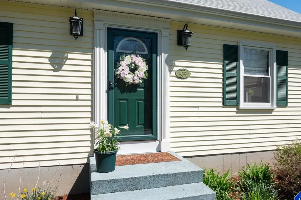 438 Manchester Road Auburn NH 03032