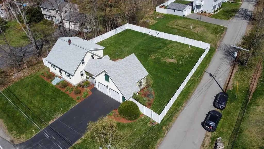 438 Manchester Road Auburn NH 03032