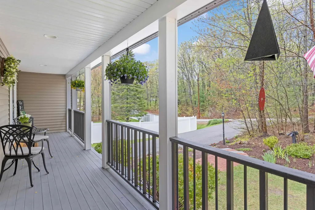 19 Ridgeview Drive Hooksett NH 03106