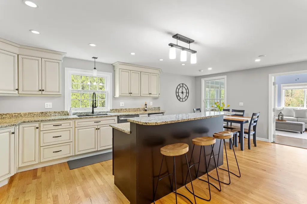 19 Ridgeview Drive Hooksett NH 03106