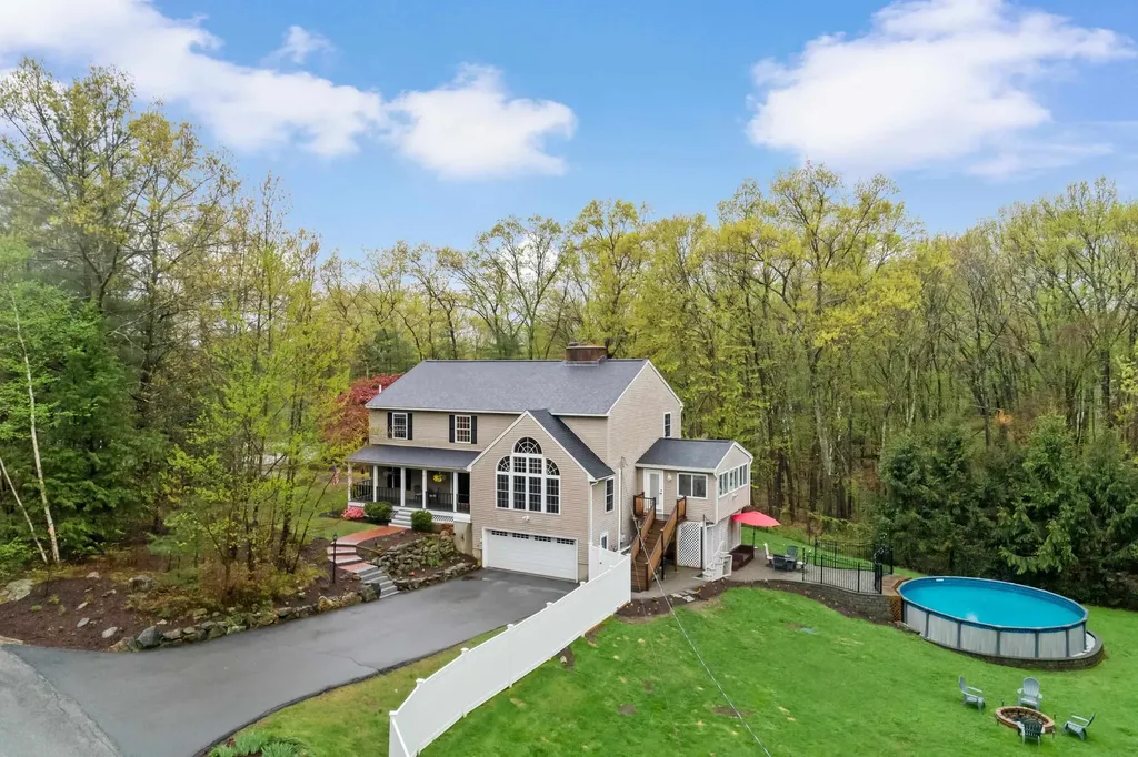 19 Ridgeview Drive Hooksett NH 03106