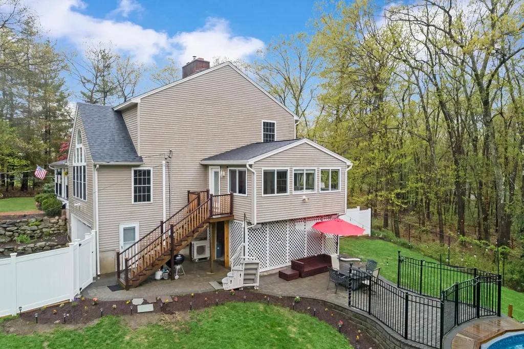 19 Ridgeview Drive Hooksett NH 03106