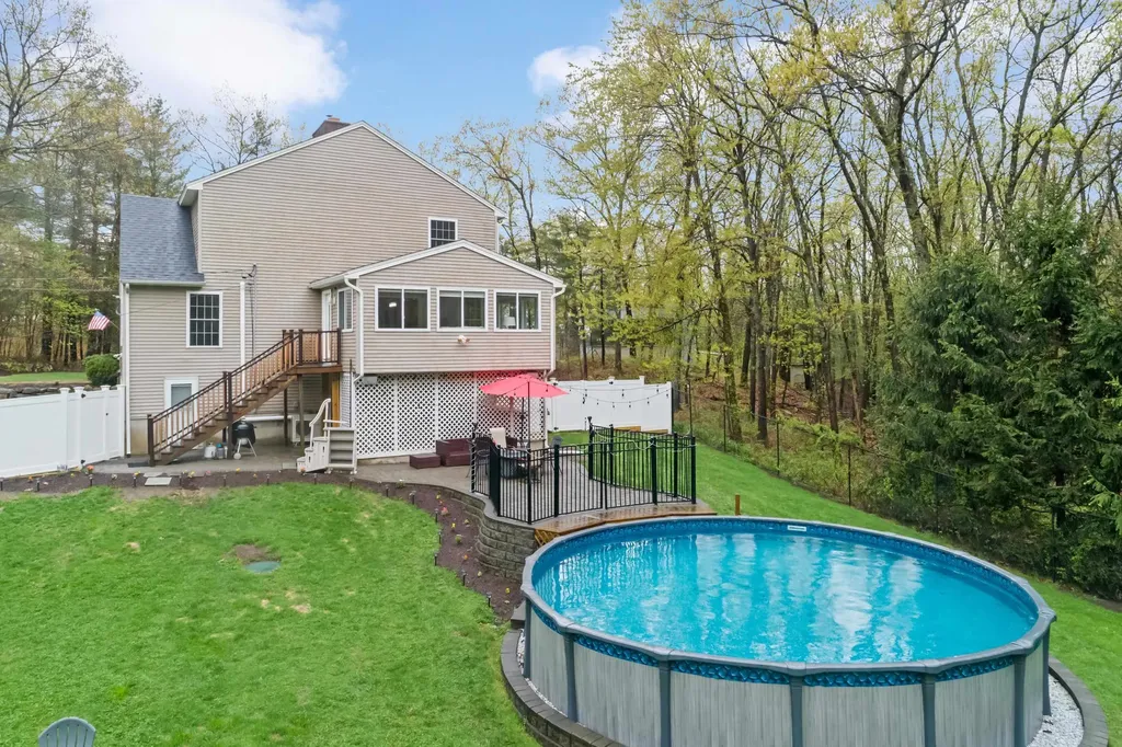 19 Ridgeview Drive Hooksett NH 03106