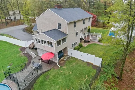19 Ridgeview Drive Hooksett NH 03106