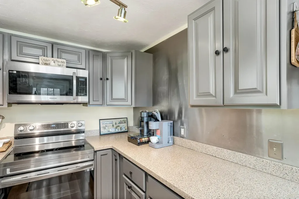 22 Hatch Corner Road Meredith NH 03253