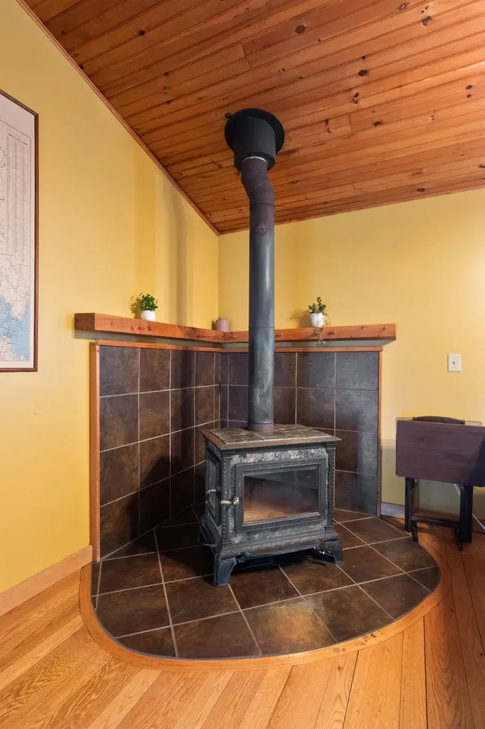 5 Couchtown Road Warner NH 03278