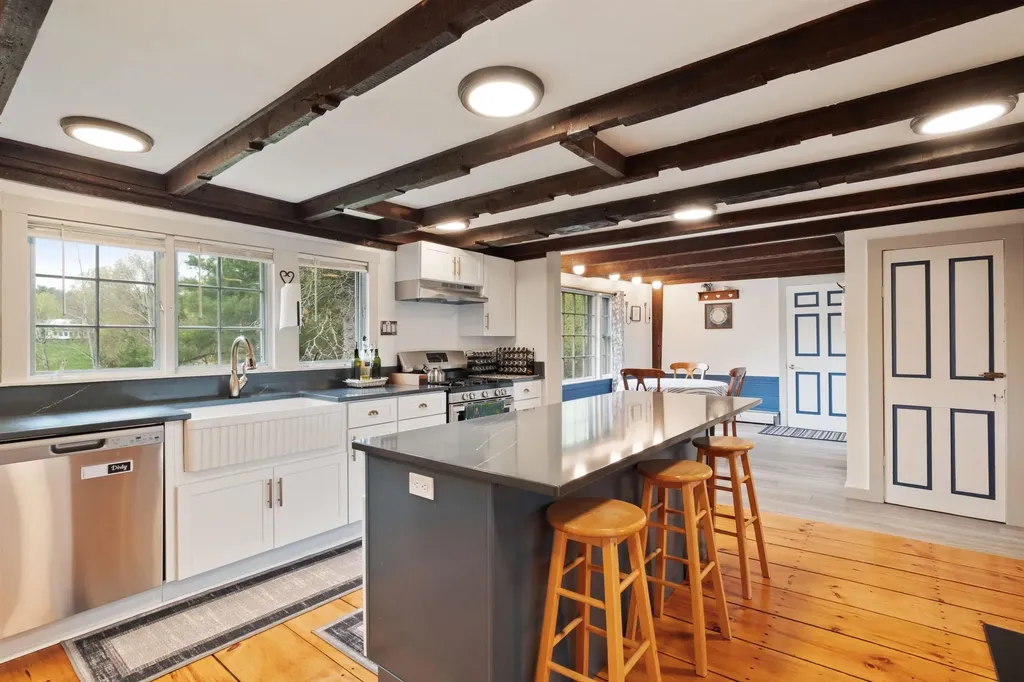 5 Couchtown Road Warner NH 03278