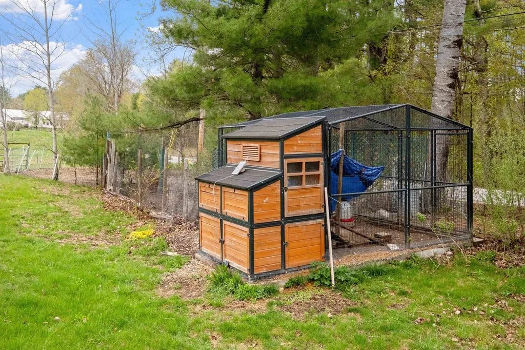 5 Couchtown Road Warner NH 03278