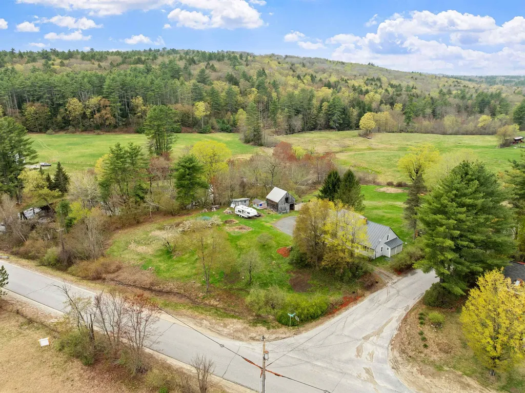 5 Couchtown Road Warner NH 03278