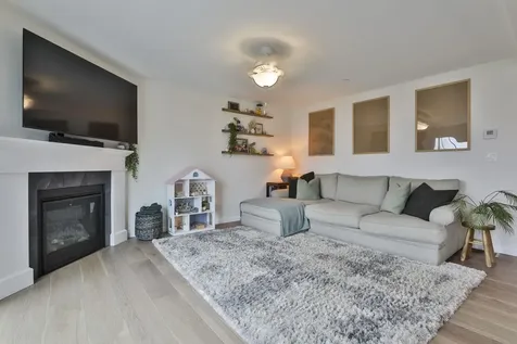 28 Autumn Lane Raymond NH 03077