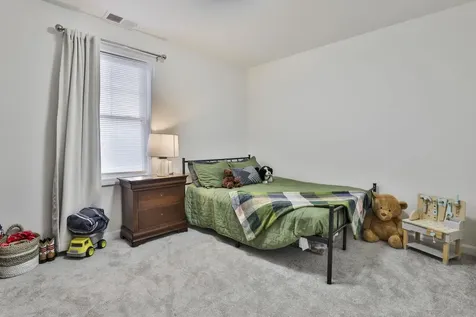 28 Autumn Lane Raymond NH 03077