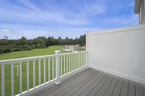 28 Autumn Lane Raymond NH 03077