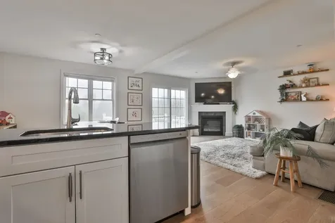 28 Autumn Lane Raymond NH 03077