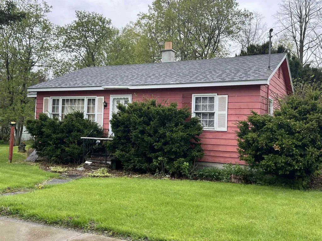 174 Grove Street Poultney VT 05764