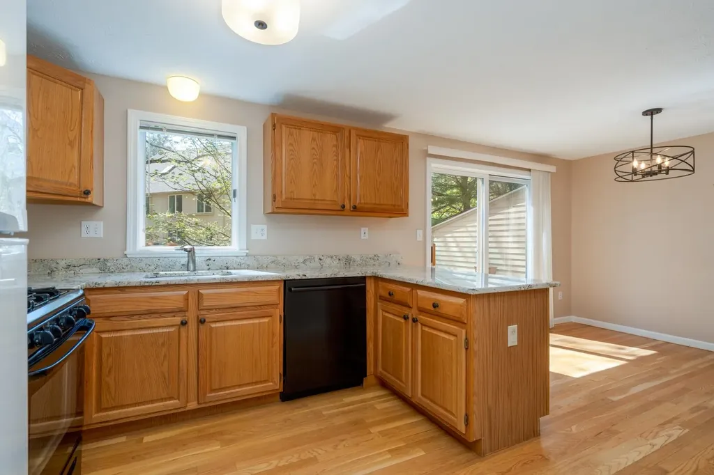 77 Dorchester Way Nashua NH 03064