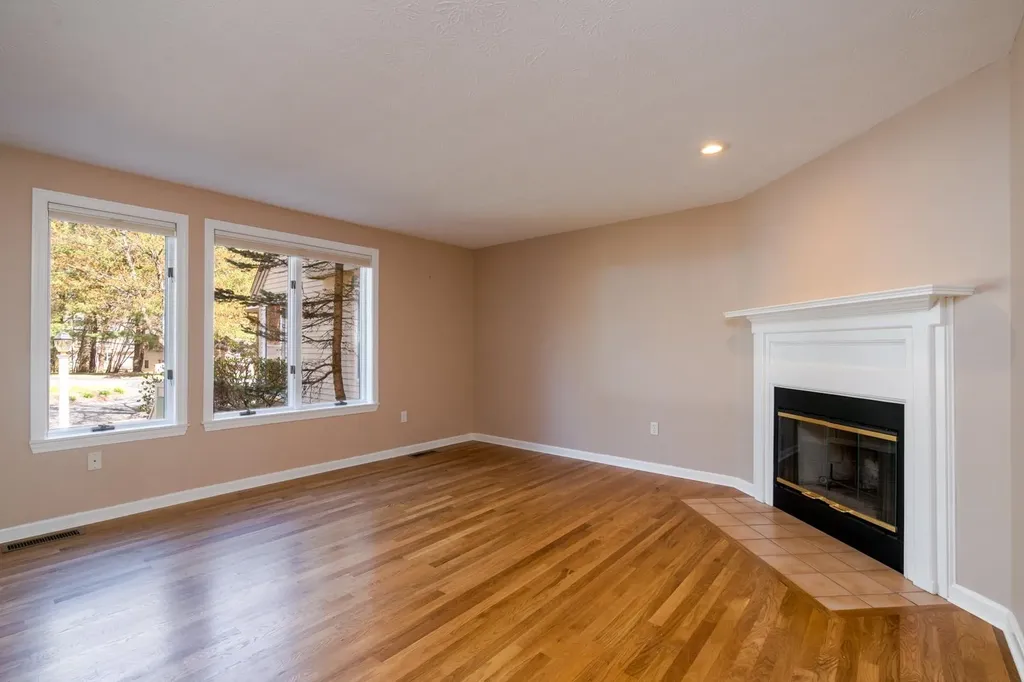 77 Dorchester Way Nashua NH 03064