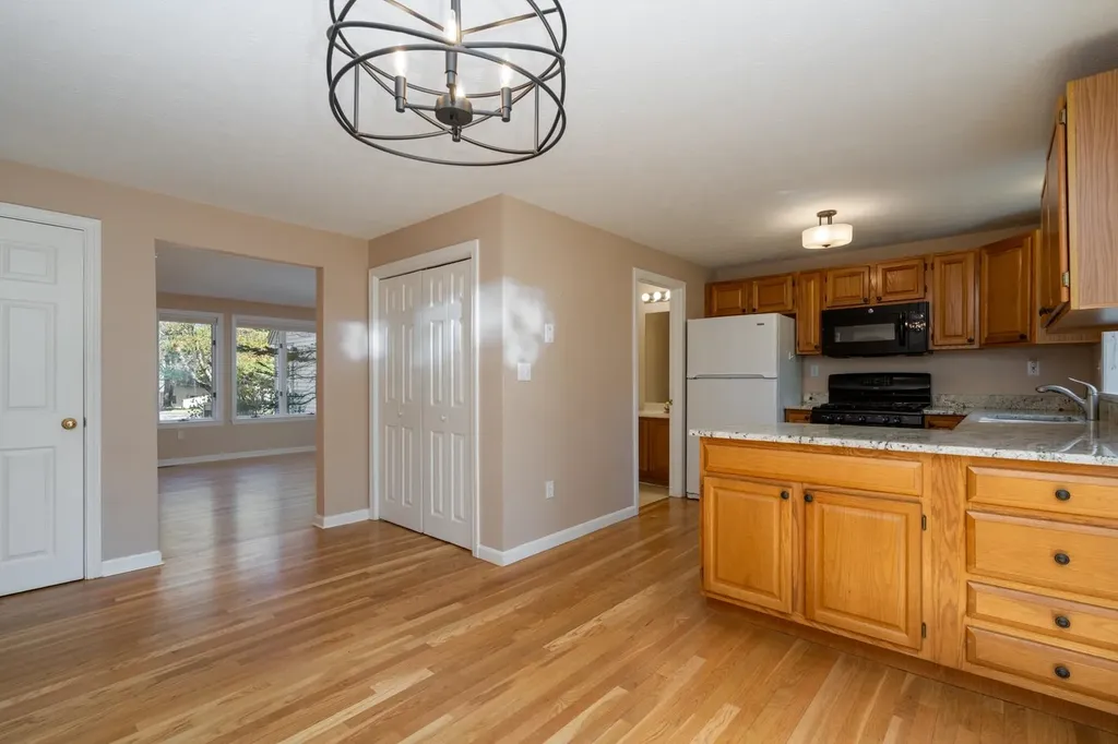 77 Dorchester Way Nashua NH 03064