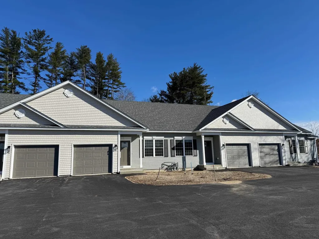 7 Martins Ferry Road Hooksett NH 03106