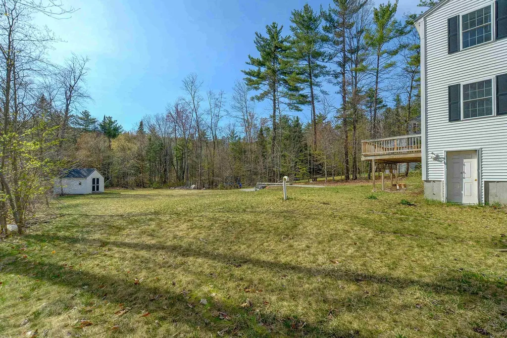 75 Tabor Circle Albany NH 03818