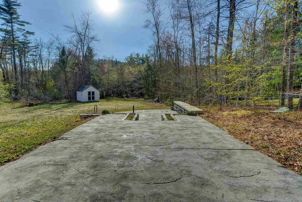 75 Tabor Circle Albany NH 03818